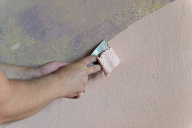 Un coup de peinture sur un vieux mur